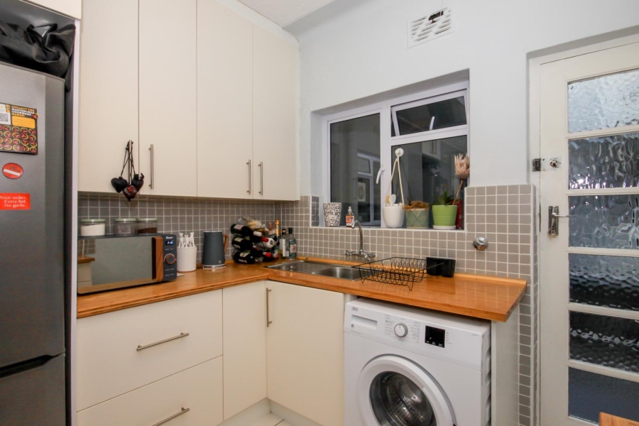 To Let 1 Bedroom Property for Rent in Sea Point Western Cape